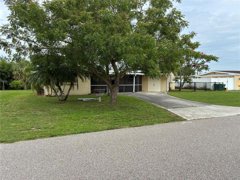 For Sale: $150,000 (3 beds, 2 baths, 2287 Square Feet)