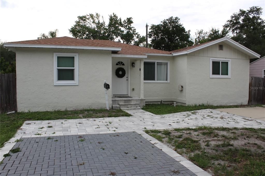 En Venta: $479,000 (4 camas, 2 baños, 1271 Pies cuadrados)