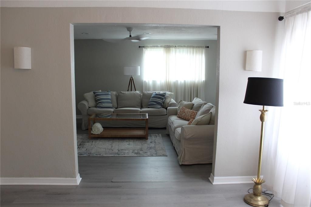 En Venta: $479,000 (4 camas, 2 baños, 1271 Pies cuadrados)