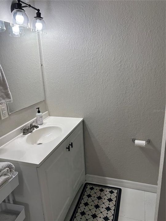 En Venta: $479,000 (4 camas, 2 baños, 1271 Pies cuadrados)