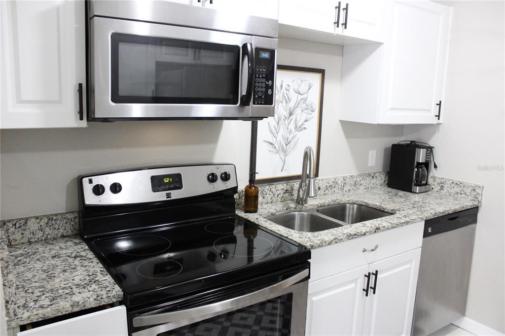 En Venta: $479,000 (4 camas, 2 baños, 1271 Pies cuadrados)