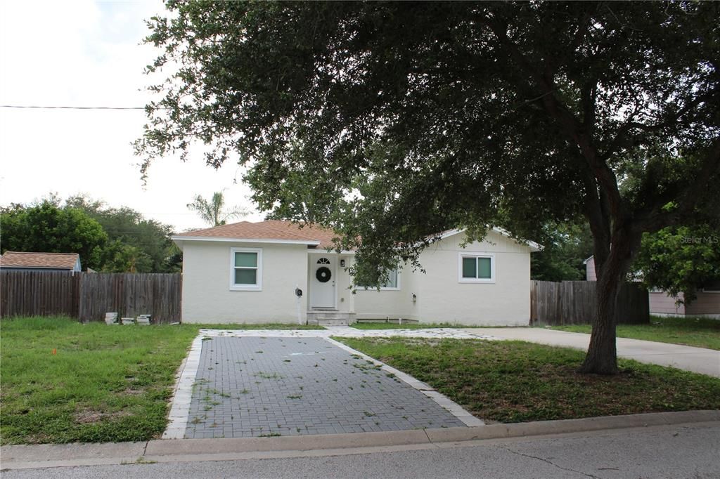 En Venta: $479,000 (4 camas, 2 baños, 1271 Pies cuadrados)