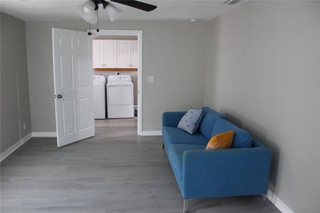 En Venta: $479,000 (4 camas, 2 baños, 1271 Pies cuadrados)