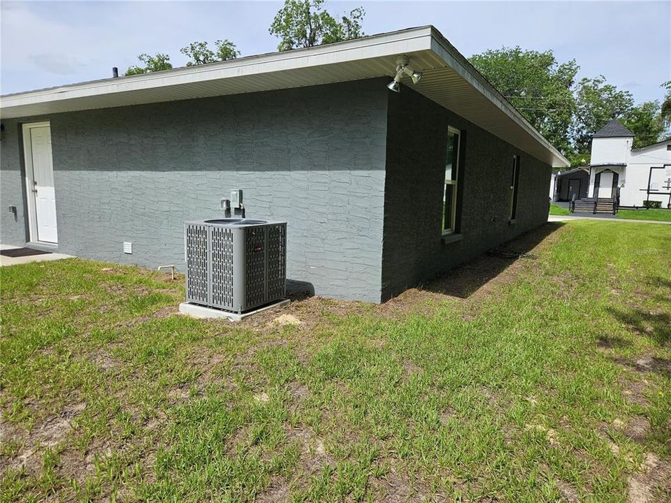 For Sale: $379,000 (3 beds, 2 baths, 1972 Square Feet)