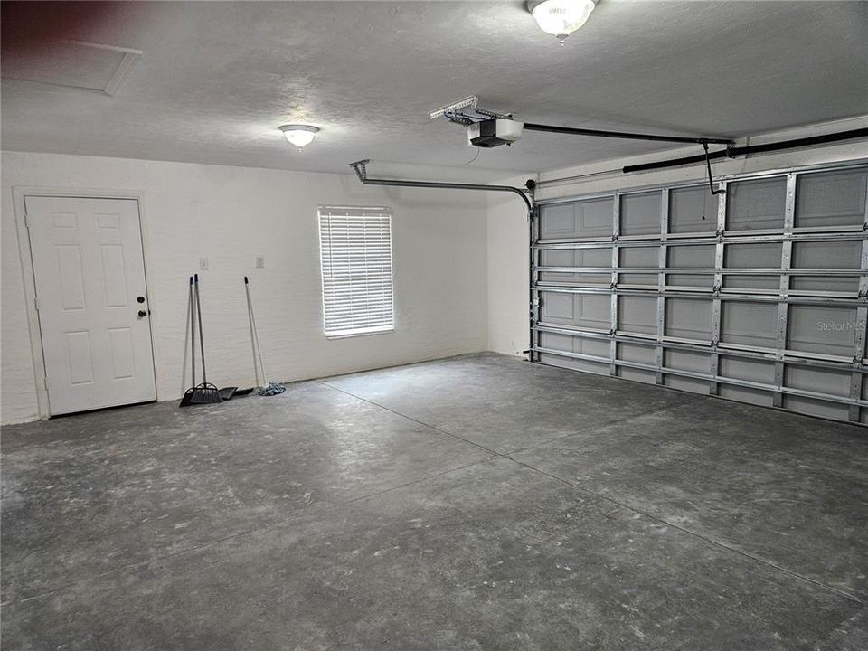 For Sale: $379,000 (3 beds, 2 baths, 1972 Square Feet)