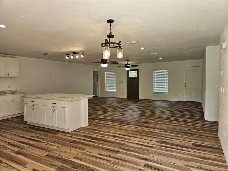For Sale: $379,000 (3 beds, 2 baths, 1972 Square Feet)