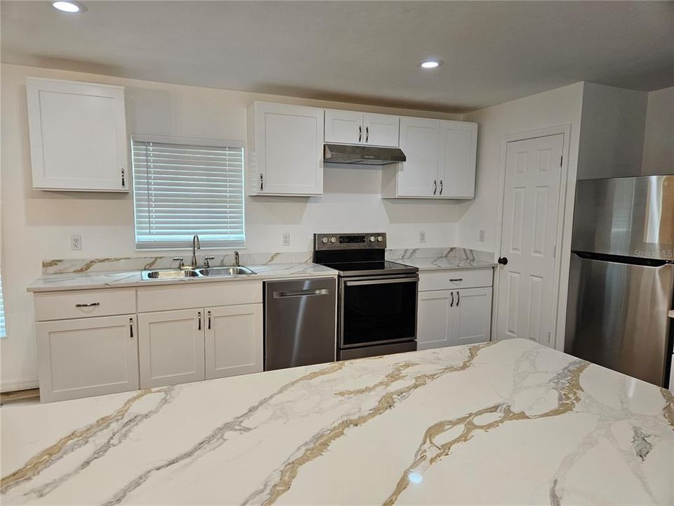 For Sale: $379,000 (3 beds, 2 baths, 1972 Square Feet)