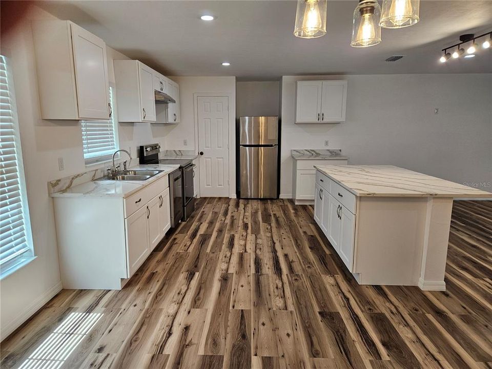 For Sale: $379,000 (3 beds, 2 baths, 1972 Square Feet)