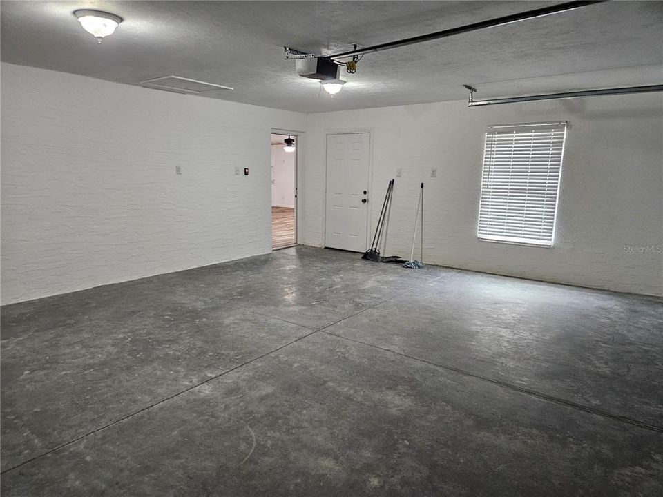 For Sale: $379,000 (3 beds, 2 baths, 1972 Square Feet)