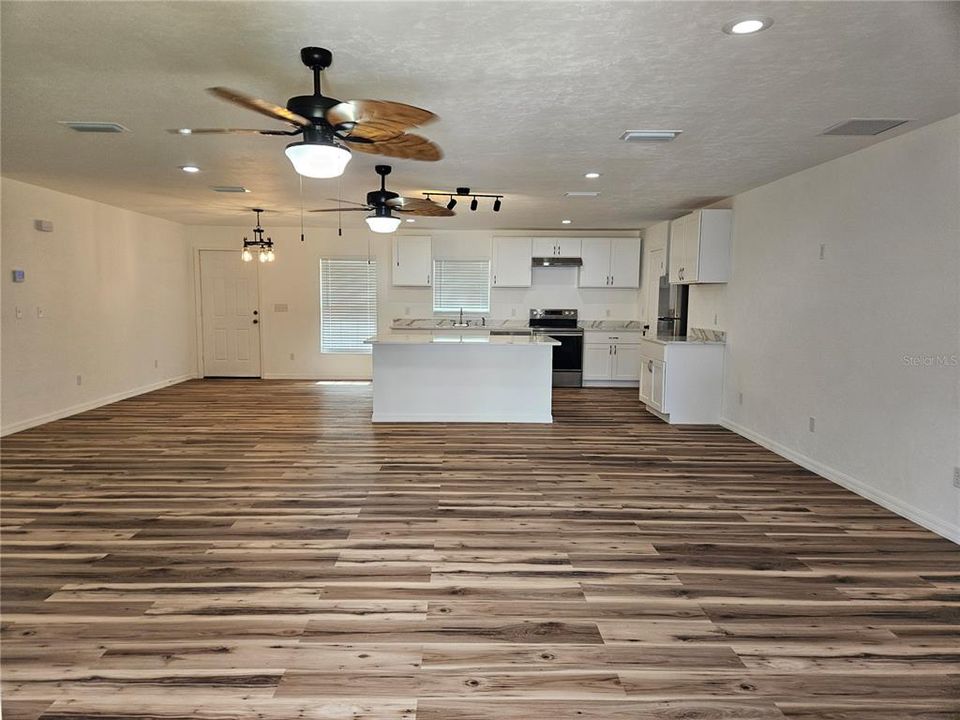 For Sale: $379,000 (3 beds, 2 baths, 1972 Square Feet)