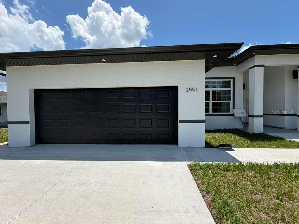 Activo con contrato: $399,999 (4 camas, 2 baños, 1932 Pies cuadrados)