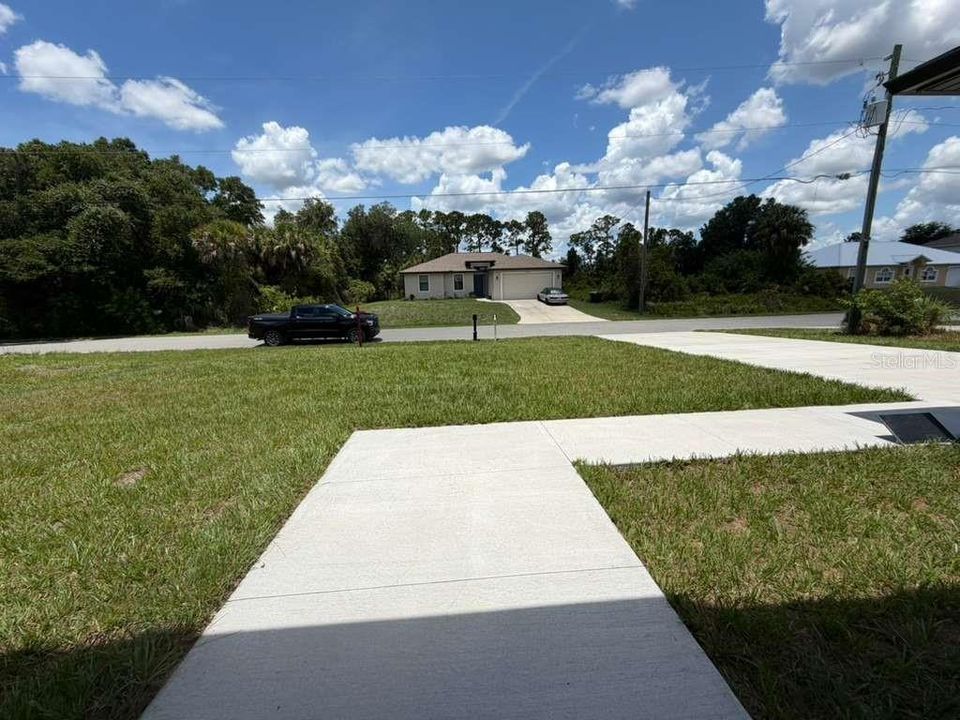 Activo con contrato: $399,999 (4 camas, 2 baños, 1932 Pies cuadrados)