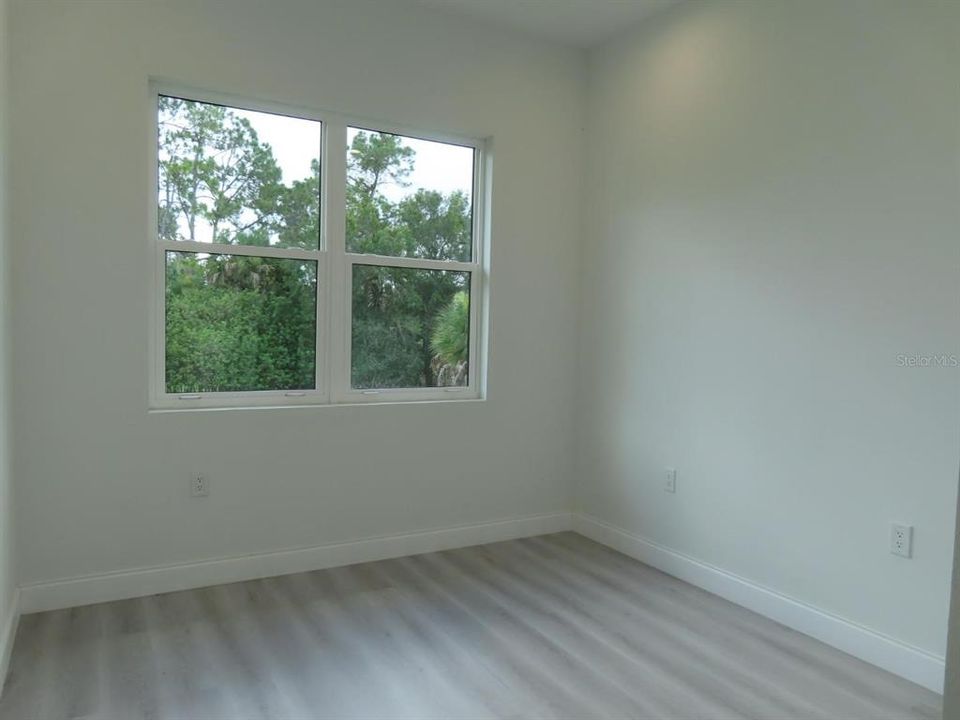 Activo con contrato: $399,999 (4 camas, 2 baños, 1932 Pies cuadrados)
