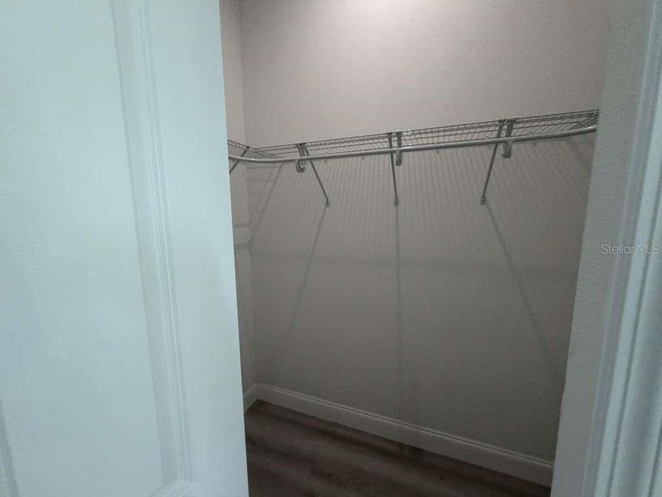Activo con contrato: $399,999 (4 camas, 2 baños, 1932 Pies cuadrados)