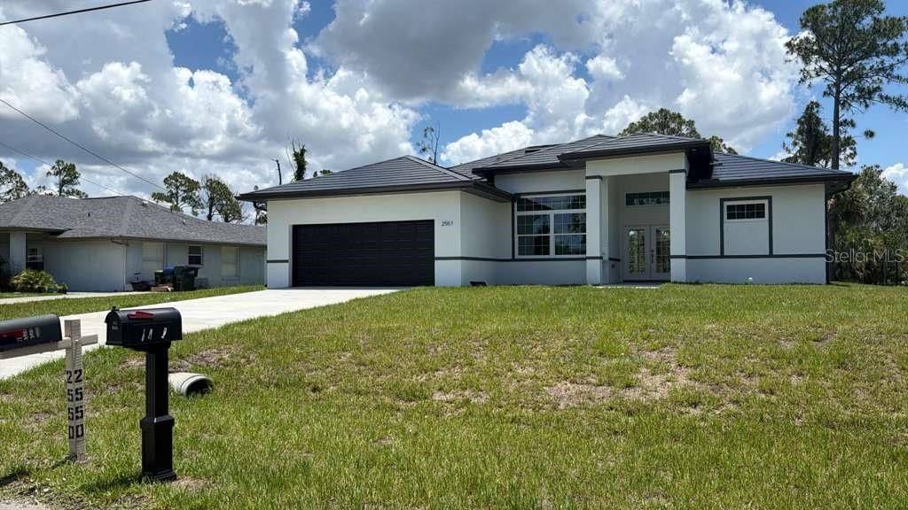 Activo con contrato: $399,999 (4 camas, 2 baños, 1932 Pies cuadrados)