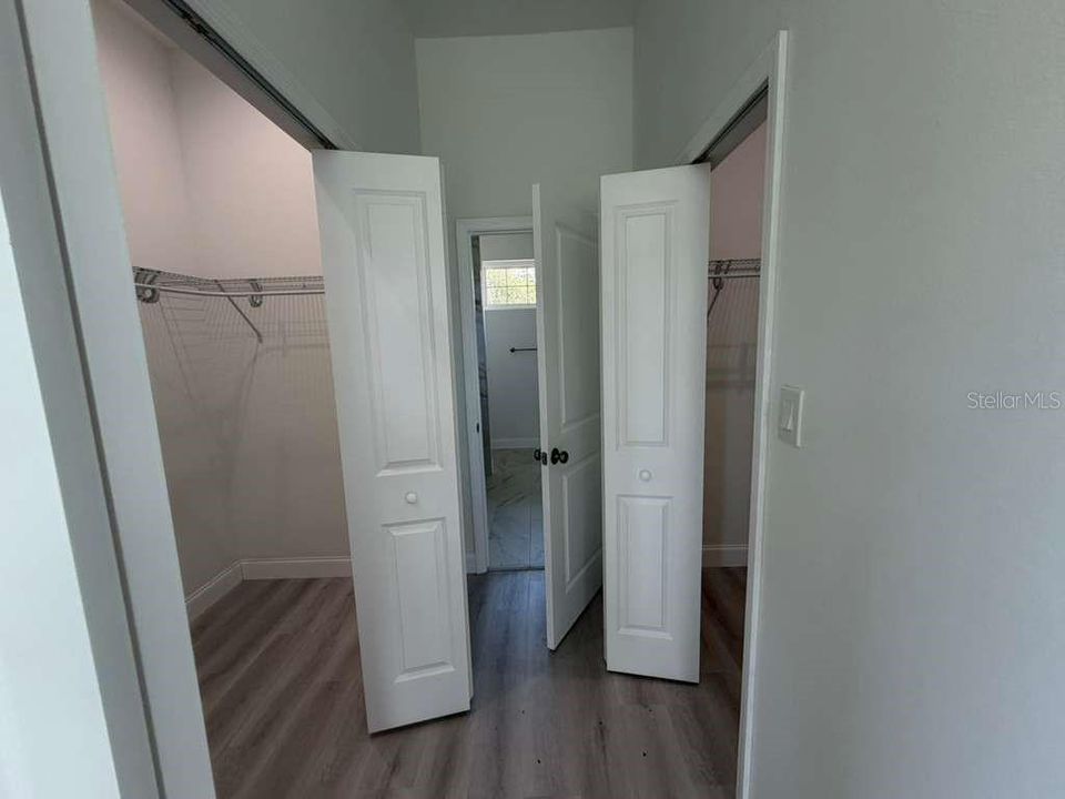 Activo con contrato: $399,999 (4 camas, 2 baños, 1932 Pies cuadrados)