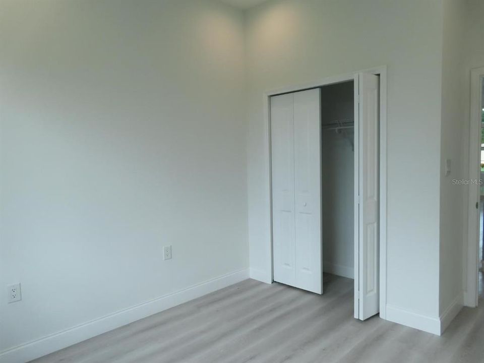 Activo con contrato: $399,999 (4 camas, 2 baños, 1932 Pies cuadrados)