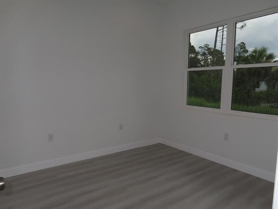 Activo con contrato: $399,999 (4 camas, 2 baños, 1932 Pies cuadrados)