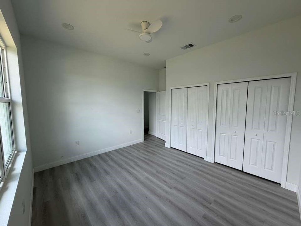 Activo con contrato: $399,999 (4 camas, 2 baños, 1932 Pies cuadrados)