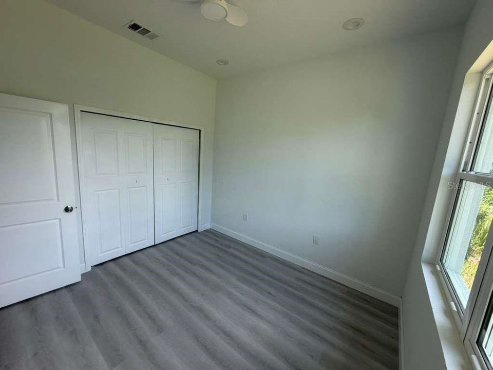 Activo con contrato: $399,999 (4 camas, 2 baños, 1932 Pies cuadrados)