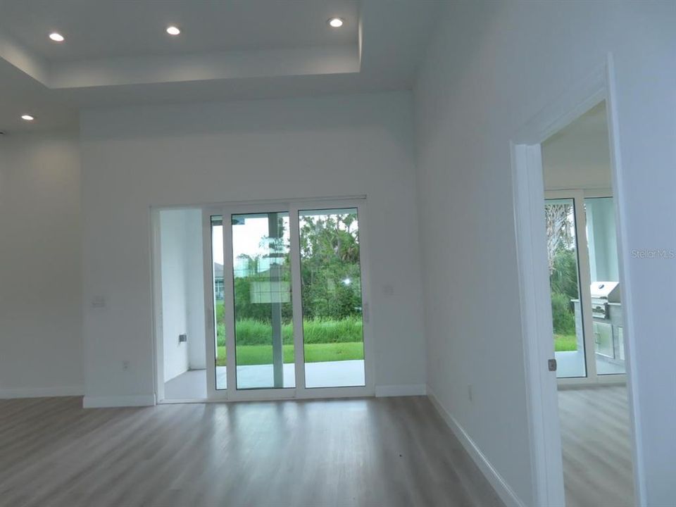 Activo con contrato: $399,999 (4 camas, 2 baños, 1932 Pies cuadrados)