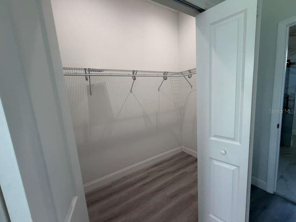 Activo con contrato: $399,999 (4 camas, 2 baños, 1932 Pies cuadrados)
