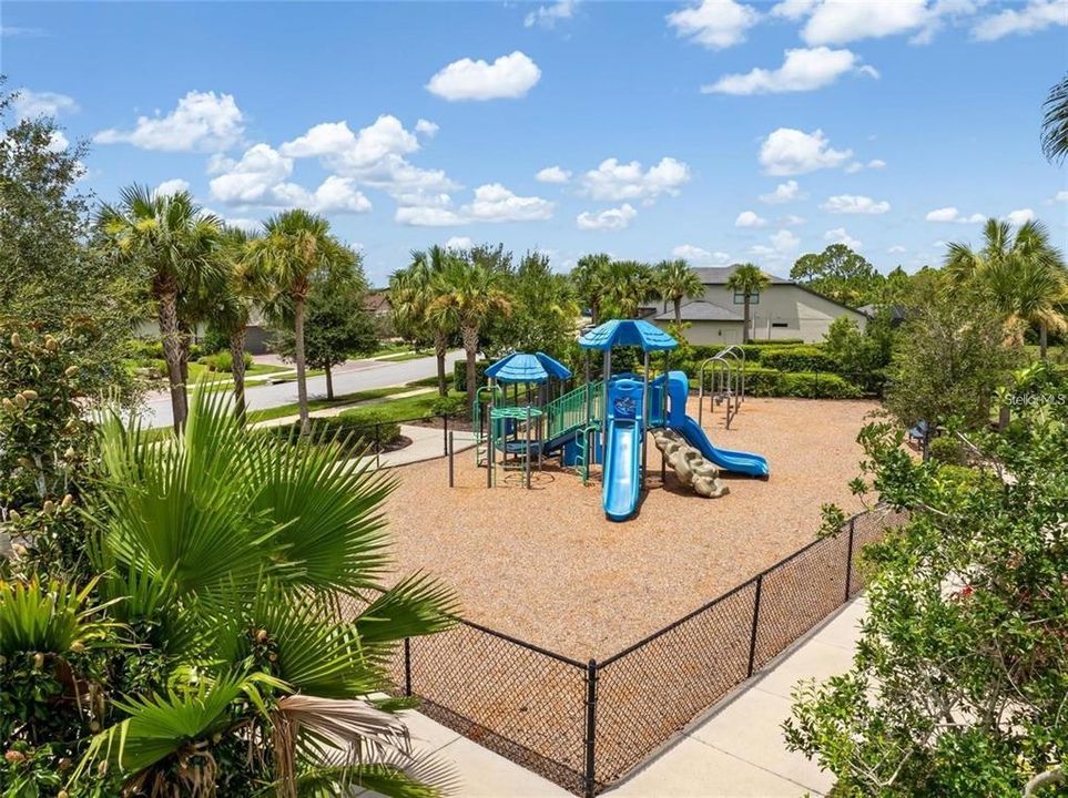 For Sale: $499,900 (5 beds, 2 baths, 2856 Square Feet)