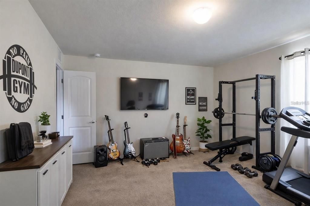 For Sale: $499,900 (5 beds, 2 baths, 2856 Square Feet)