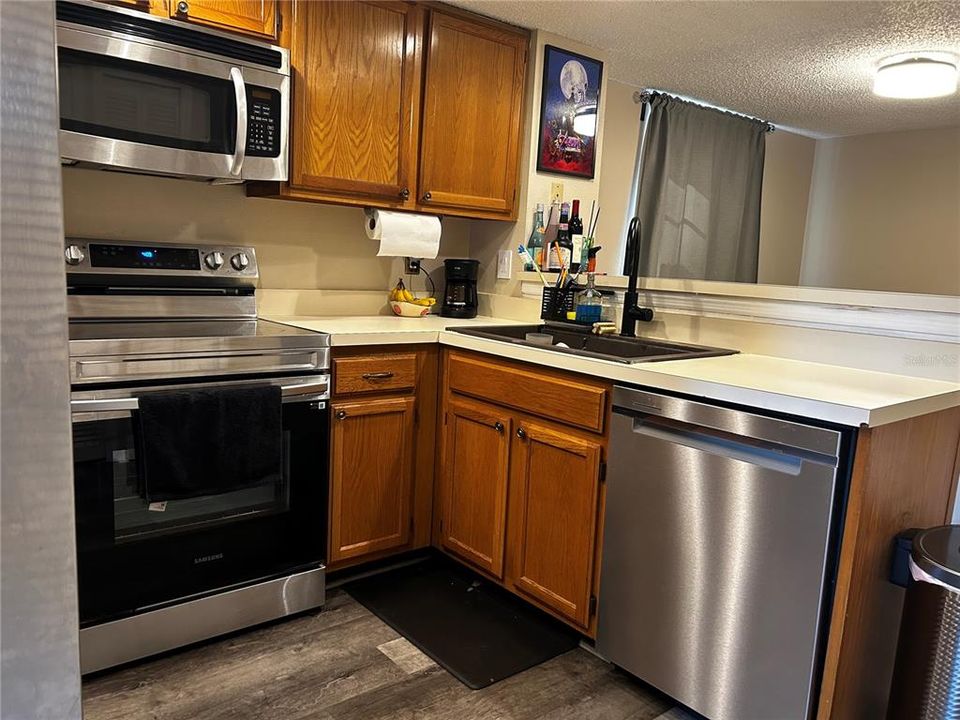 For Sale: $255,000 (3 beds, 2 baths, 1288 Square Feet)