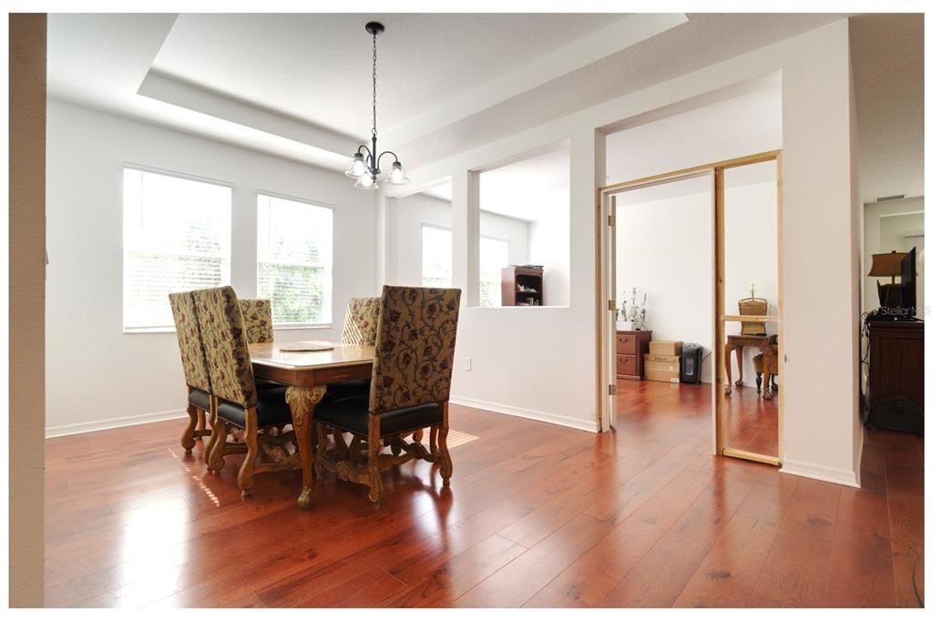 En Venta: $560,000 (4 camas, 3 baños, 2909 Pies cuadrados)
