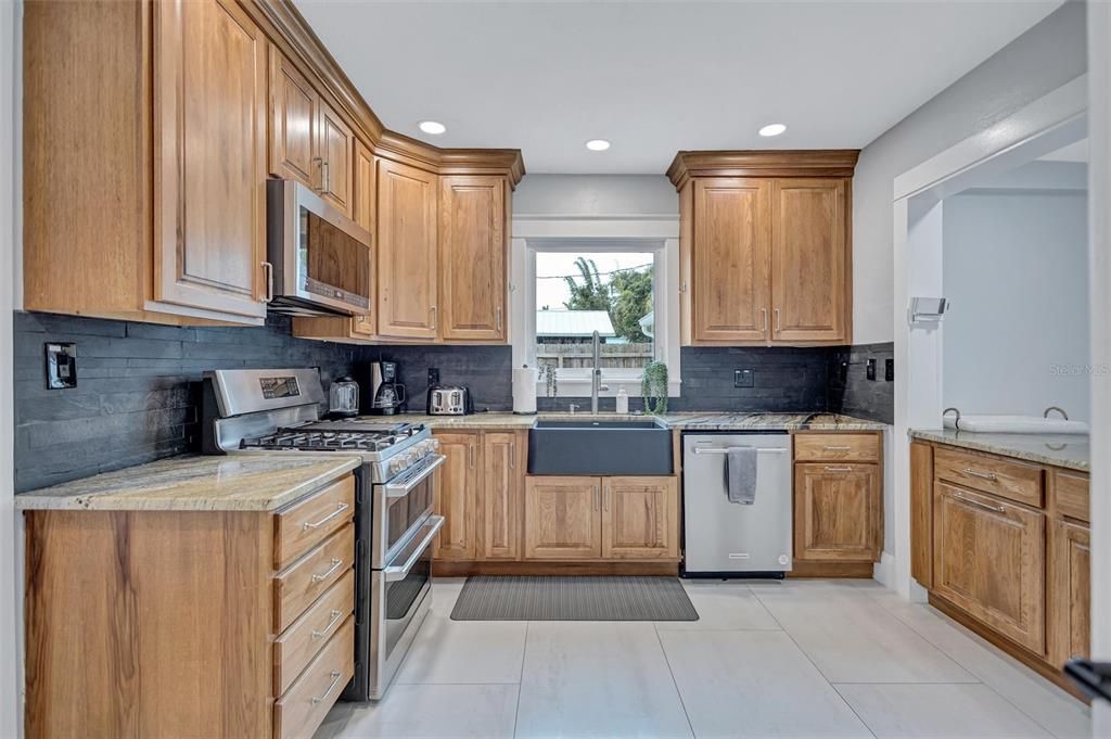 En Venta: $900,000 (4 camas, 3 baños, 2236 Pies cuadrados)