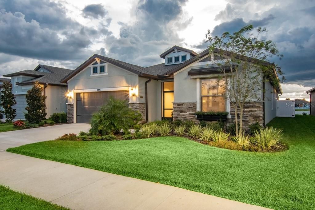 For Rent: $3,195 (3 beds, 2 baths, 2007 Square Feet)
