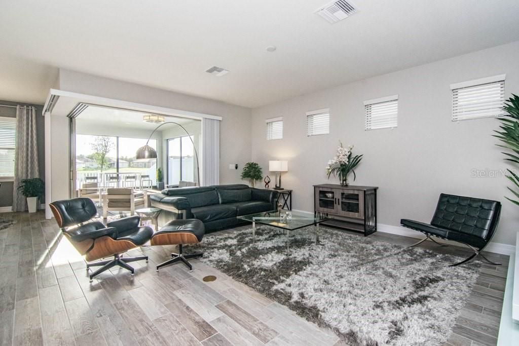 For Rent: $3,195 (3 beds, 2 baths, 2007 Square Feet)