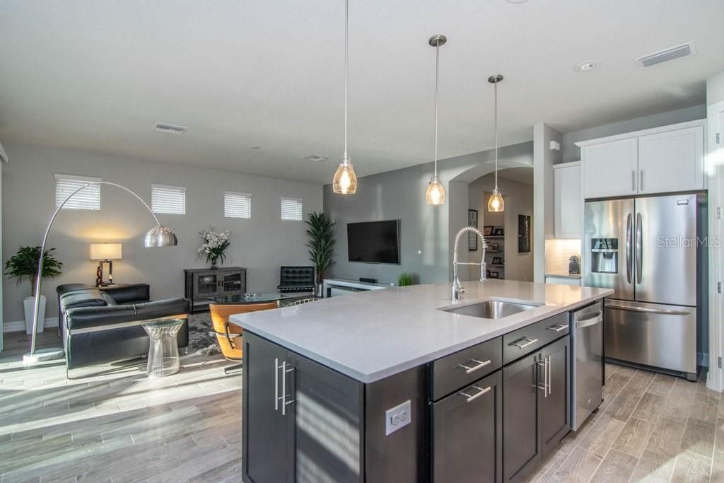 For Rent: $3,195 (3 beds, 2 baths, 2007 Square Feet)