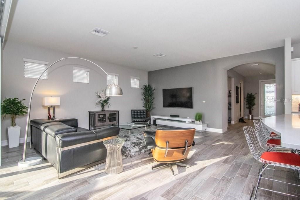 For Rent: $3,195 (3 beds, 2 baths, 2007 Square Feet)