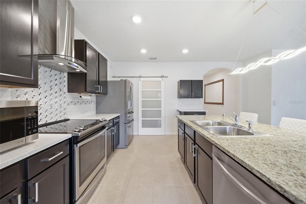 На продажу: $314,900 (3 спален, 2 ванн, 1690 Квадратных фут)