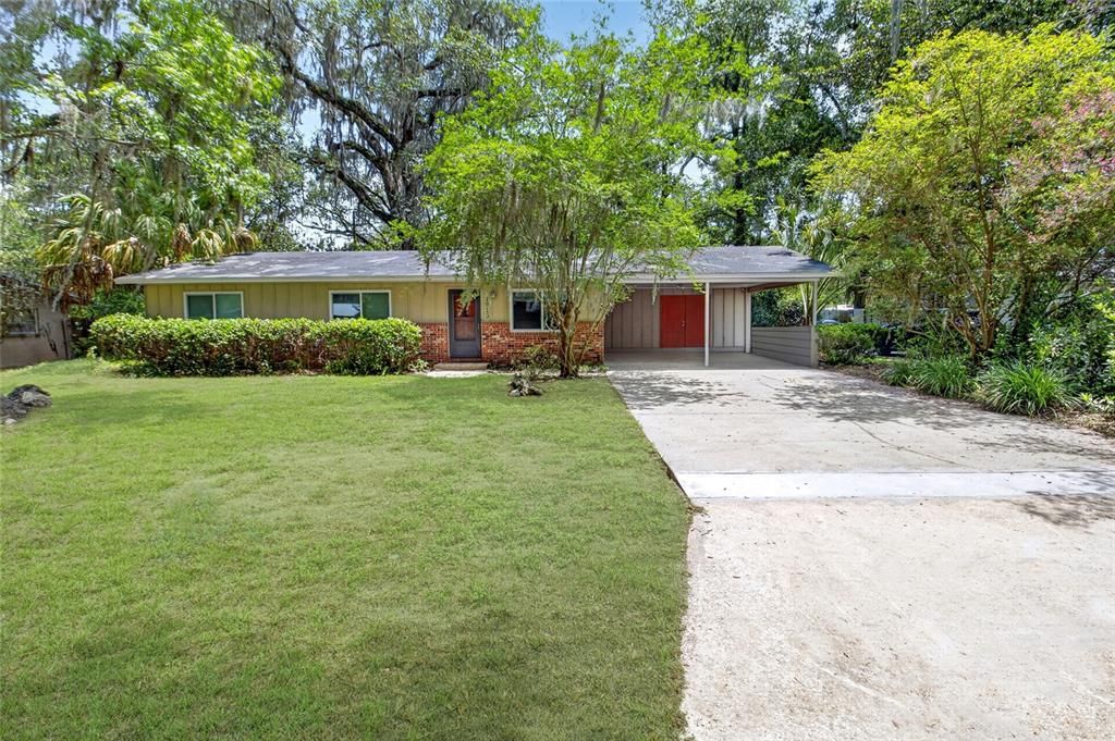 For Sale: $299,900 (3 beds, 2 baths, 1215 Square Feet)
