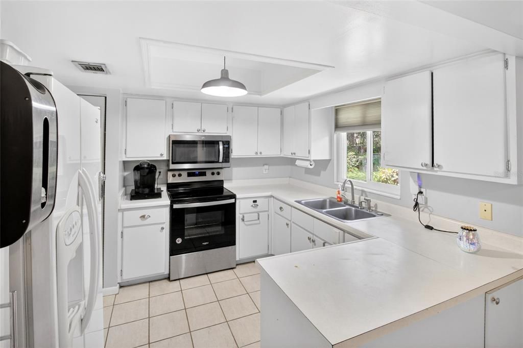 For Sale: $299,900 (3 beds, 2 baths, 1215 Square Feet)