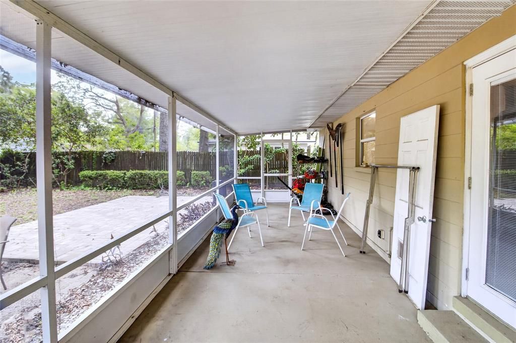 For Sale: $299,900 (3 beds, 2 baths, 1215 Square Feet)