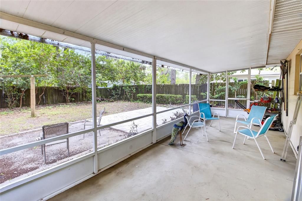 For Sale: $299,900 (3 beds, 2 baths, 1215 Square Feet)