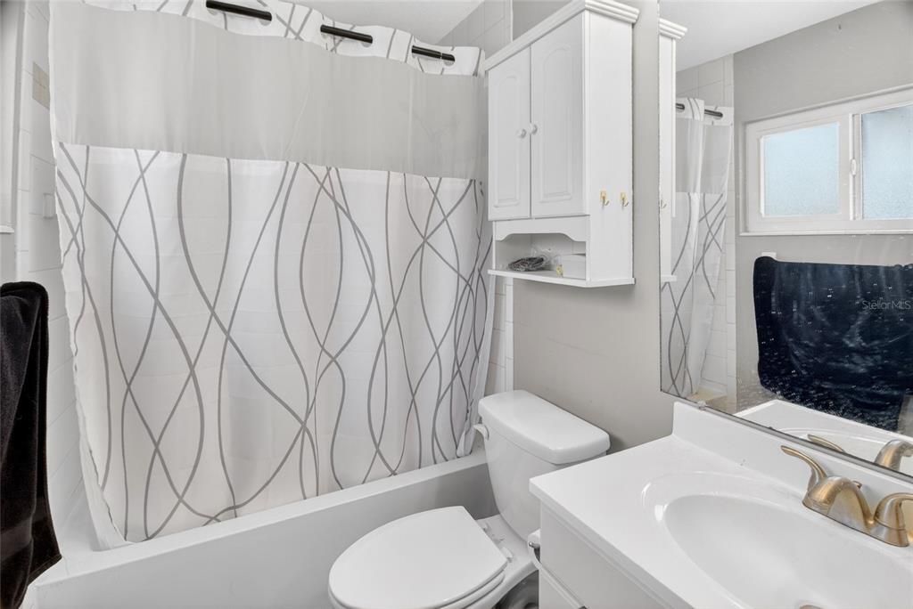 For Sale: $299,900 (3 beds, 2 baths, 1215 Square Feet)