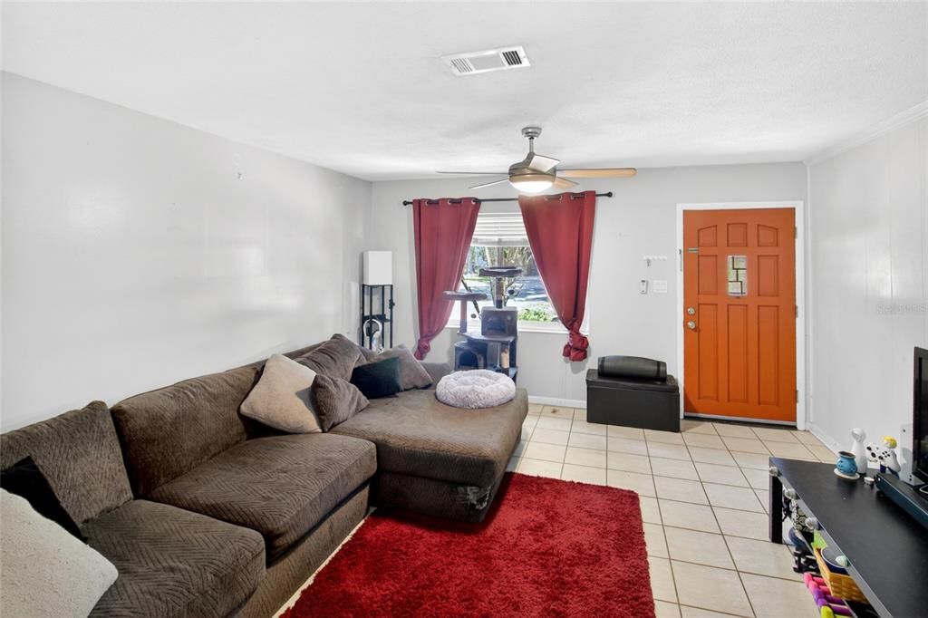 For Sale: $299,900 (3 beds, 2 baths, 1215 Square Feet)
