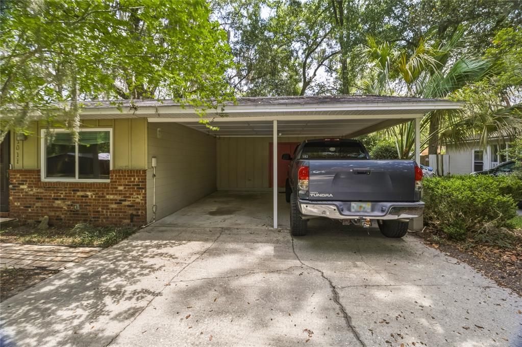 For Sale: $299,900 (3 beds, 2 baths, 1215 Square Feet)