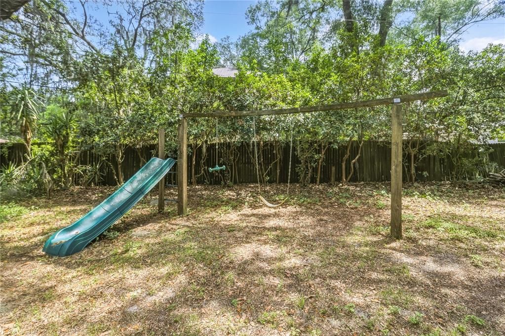 For Sale: $299,900 (3 beds, 2 baths, 1215 Square Feet)