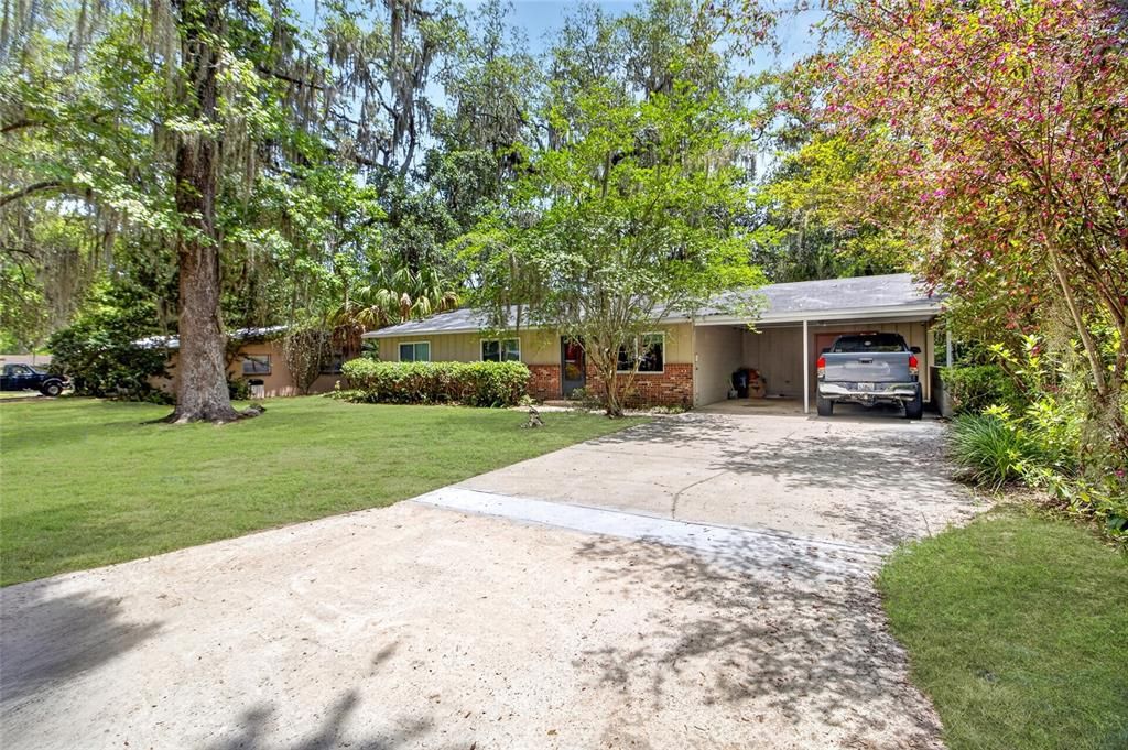 For Sale: $299,900 (3 beds, 2 baths, 1215 Square Feet)