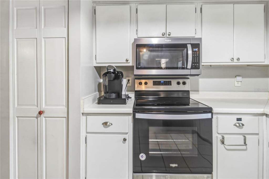 For Sale: $299,900 (3 beds, 2 baths, 1215 Square Feet)