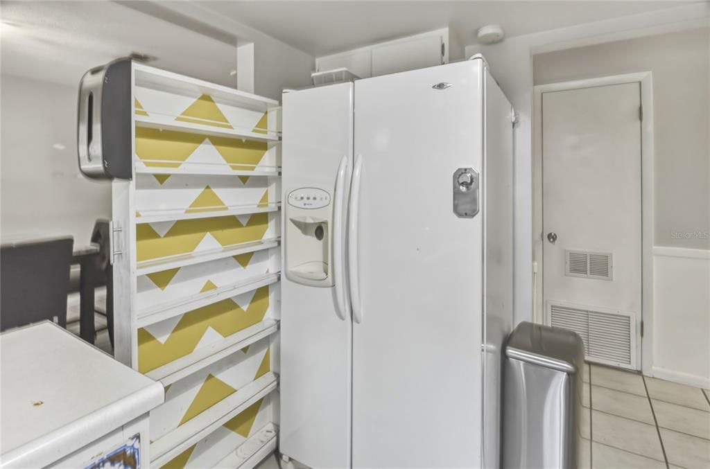 For Sale: $299,900 (3 beds, 2 baths, 1215 Square Feet)