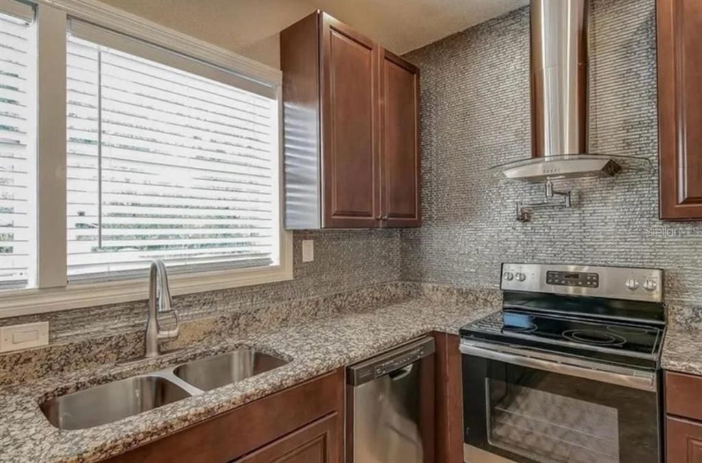 В аренду: $1,750 (1 спален, 1 ванн, 1110 Квадратных фут)