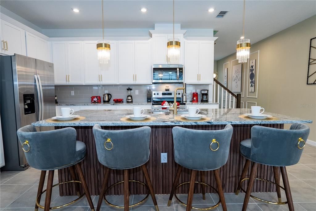 For Sale: $630,000 (5 beds, 4 baths, 2304 Square Feet)