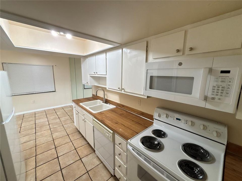 For Rent: $1,695 (2 beds, 2 baths, 1048 Square Feet)